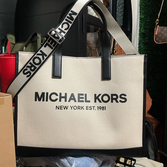 NWT Michael Kors Black and Cream Bag - Picture 3 of 3